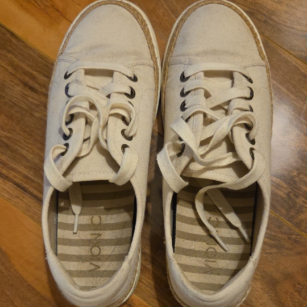 Vionic Casual Cream Canvas Sneakers